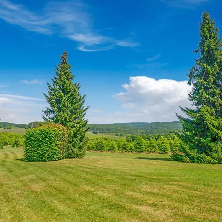 Сasa de vacaciones Alluring In Fays With Garden *